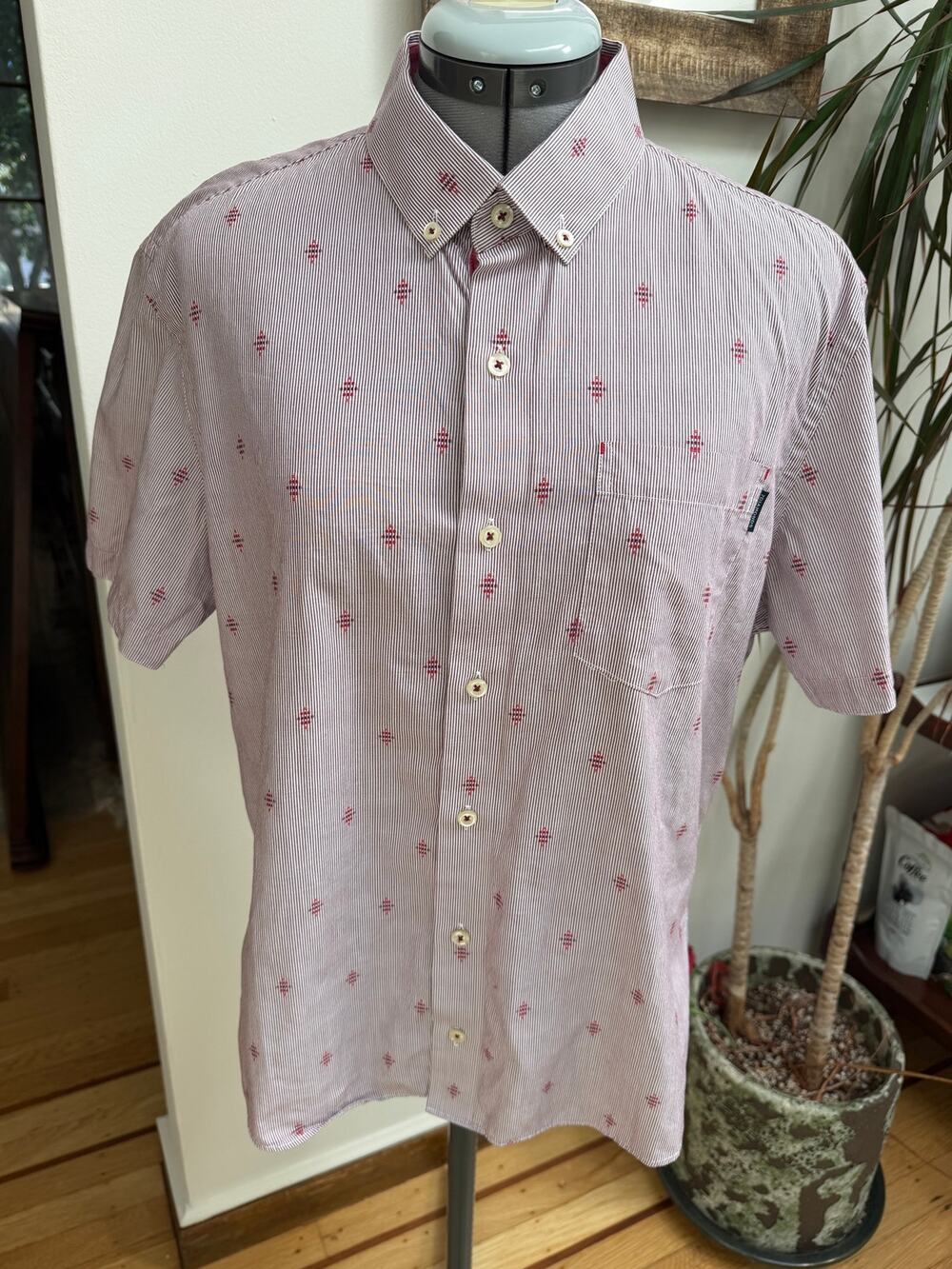 7DIAMONDS Mens M Short Sleeve Button Up Shirt Red White Stripe Diamond Geo EUC